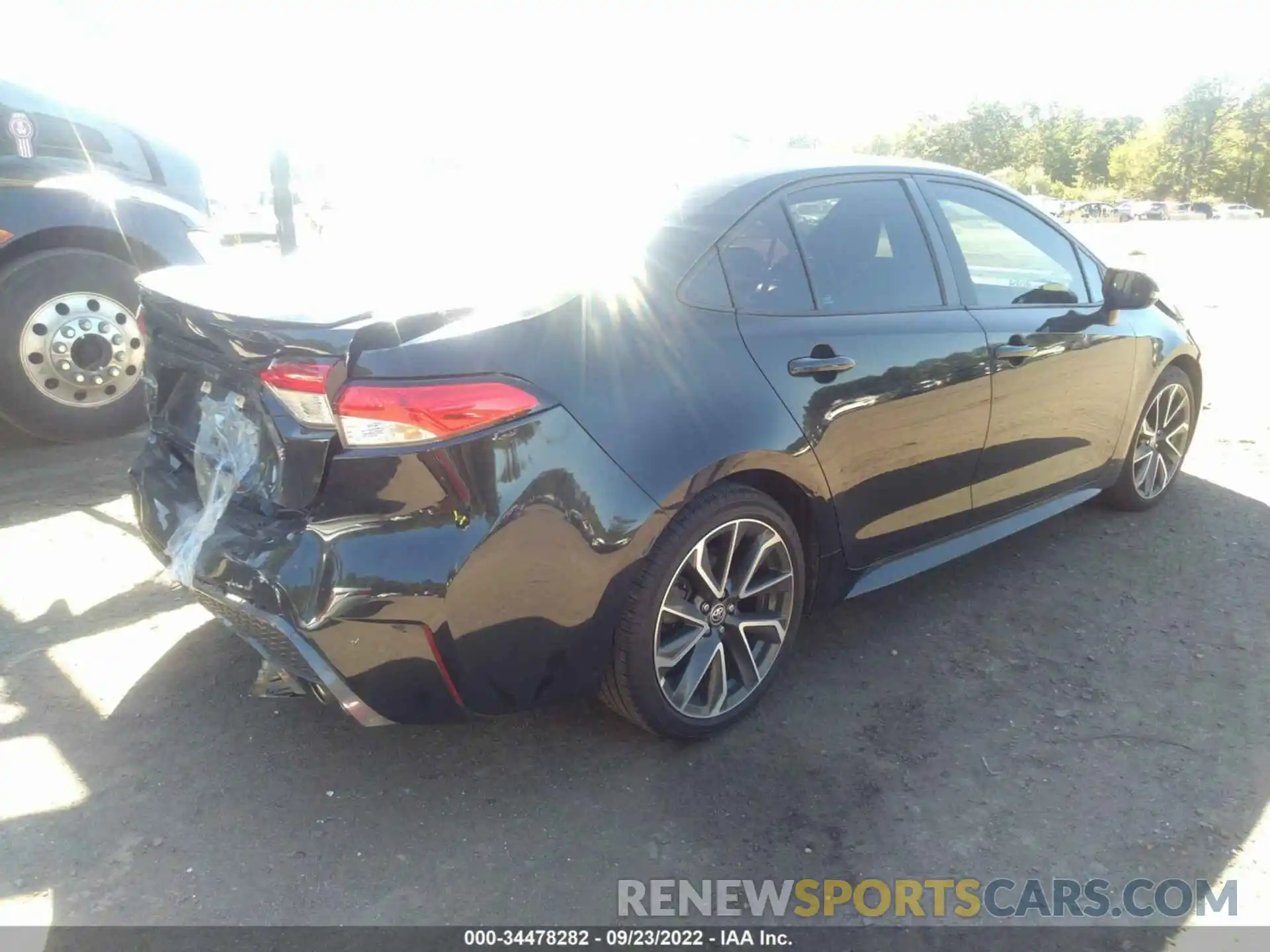 4 Photograph of a damaged car 5YFS4RCEXLP043800 TOYOTA COROLLA 2020