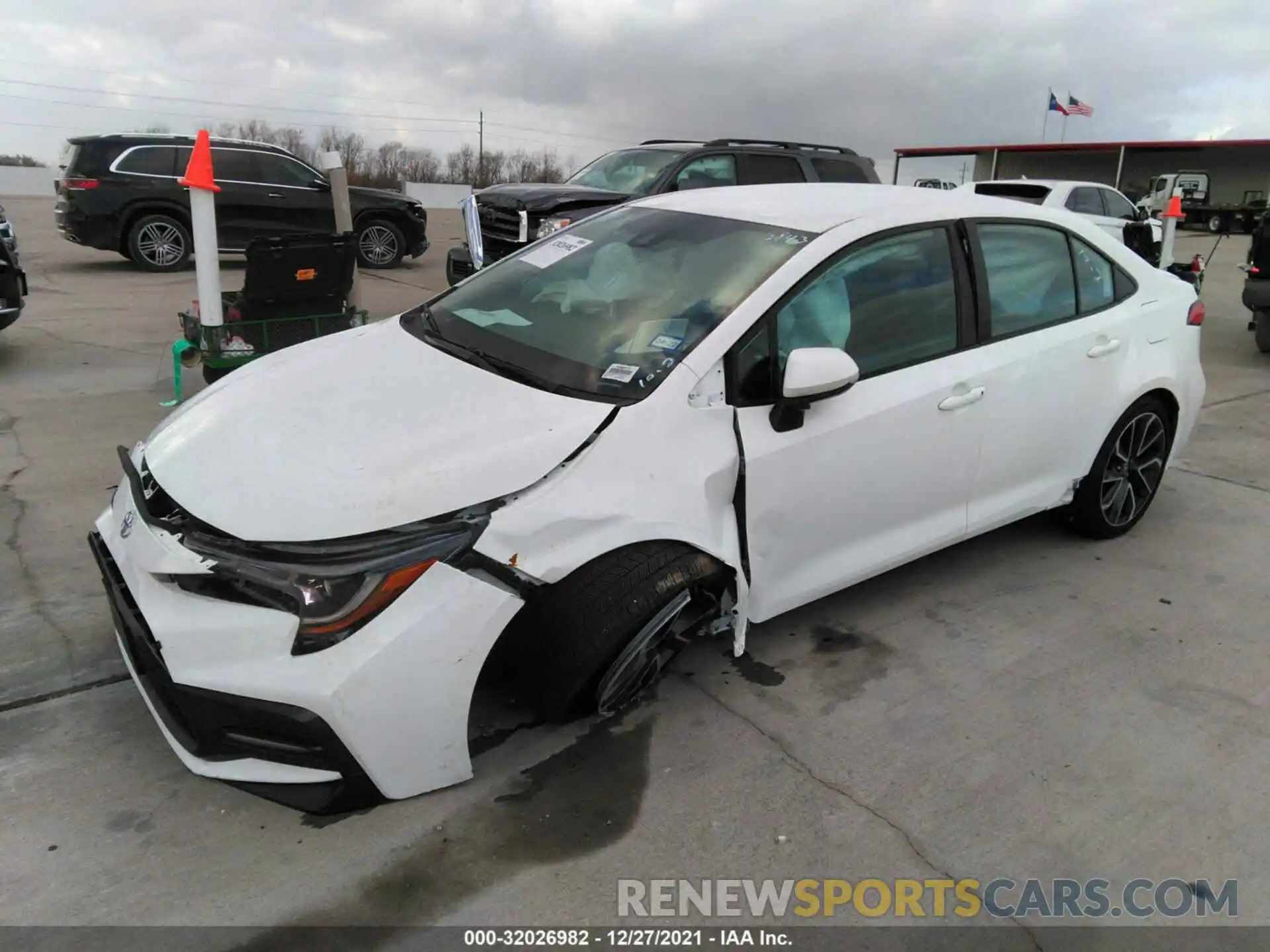 2 Photograph of a damaged car 5YFS4RCEXLP043943 TOYOTA COROLLA 2020