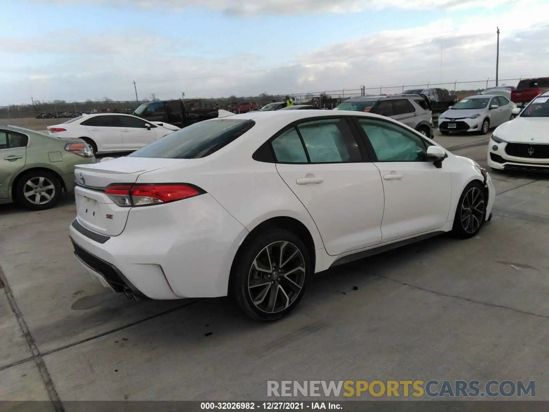 4 Photograph of a damaged car 5YFS4RCEXLP043943 TOYOTA COROLLA 2020