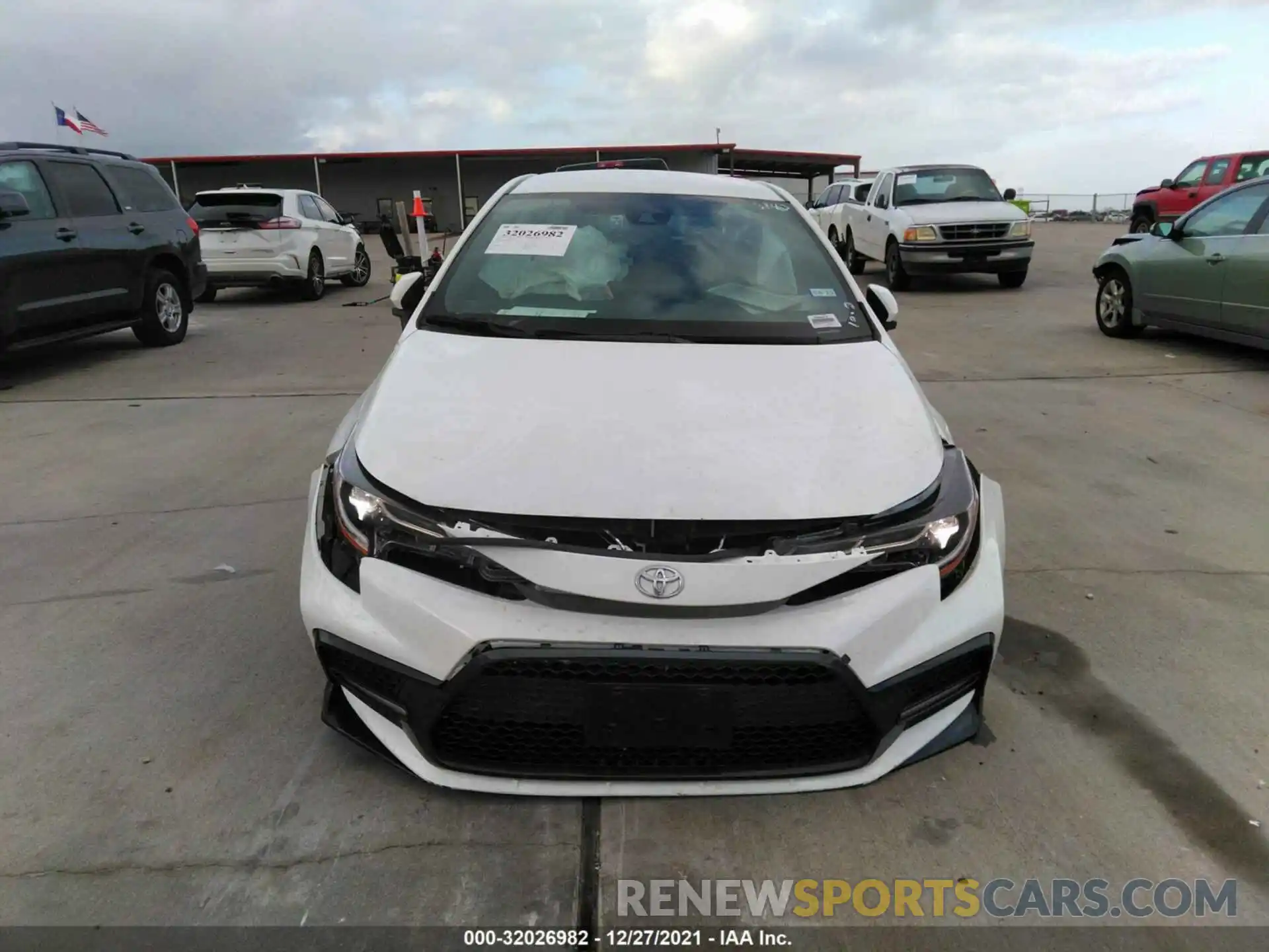 6 Photograph of a damaged car 5YFS4RCEXLP043943 TOYOTA COROLLA 2020