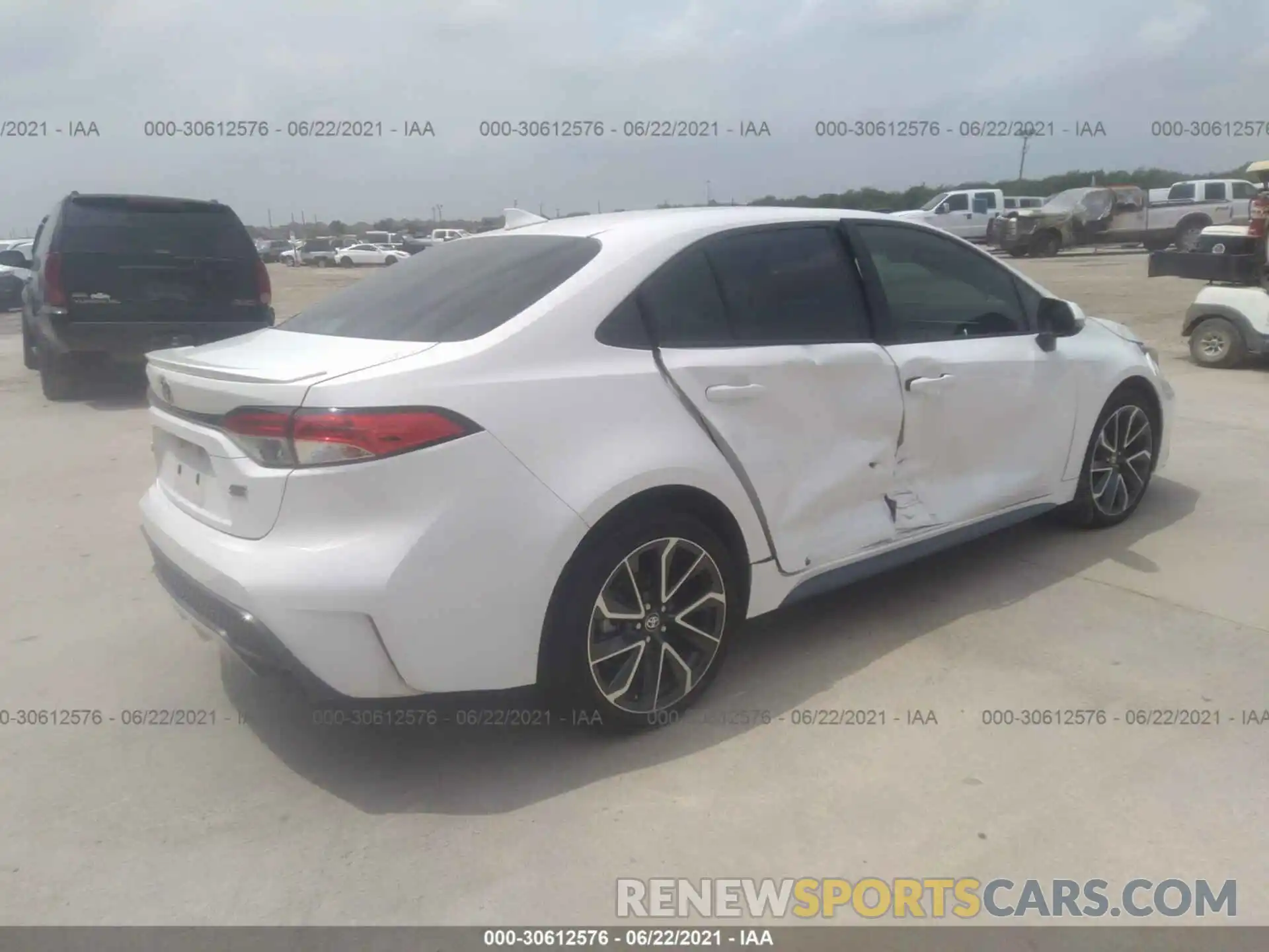 4 Photograph of a damaged car 5YFS4RCEXLP045871 TOYOTA COROLLA 2020