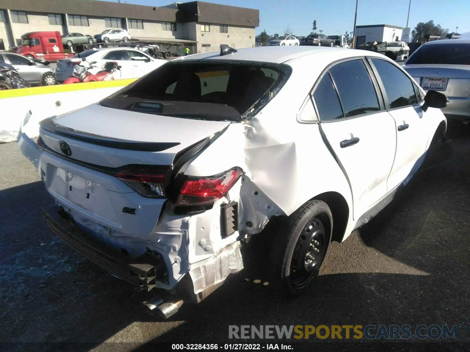 4 Photograph of a damaged car 5YFS4RCEXLP047233 TOYOTA COROLLA 2020