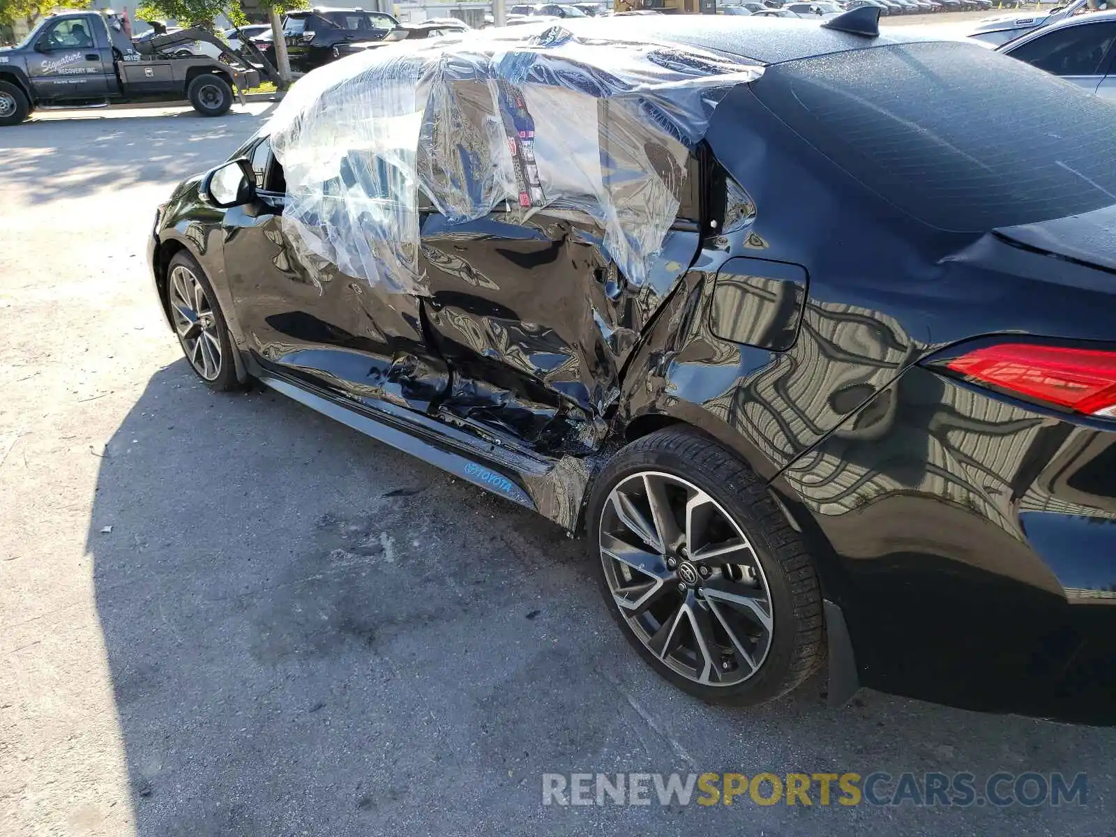 9 Photograph of a damaged car 5YFS4RCEXLP048317 TOYOTA COROLLA 2020