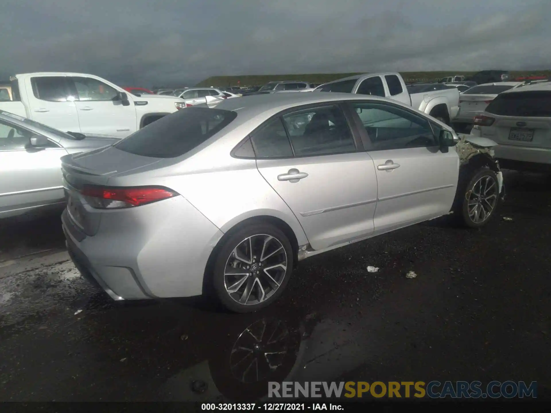 4 Photograph of a damaged car 5YFS4RCEXLP049600 TOYOTA COROLLA 2020