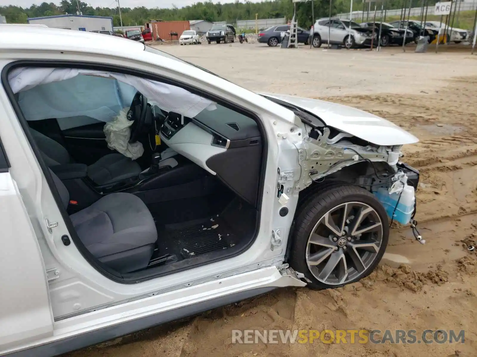 9 Photograph of a damaged car 5YFS4RCEXLP052674 TOYOTA COROLLA 2020