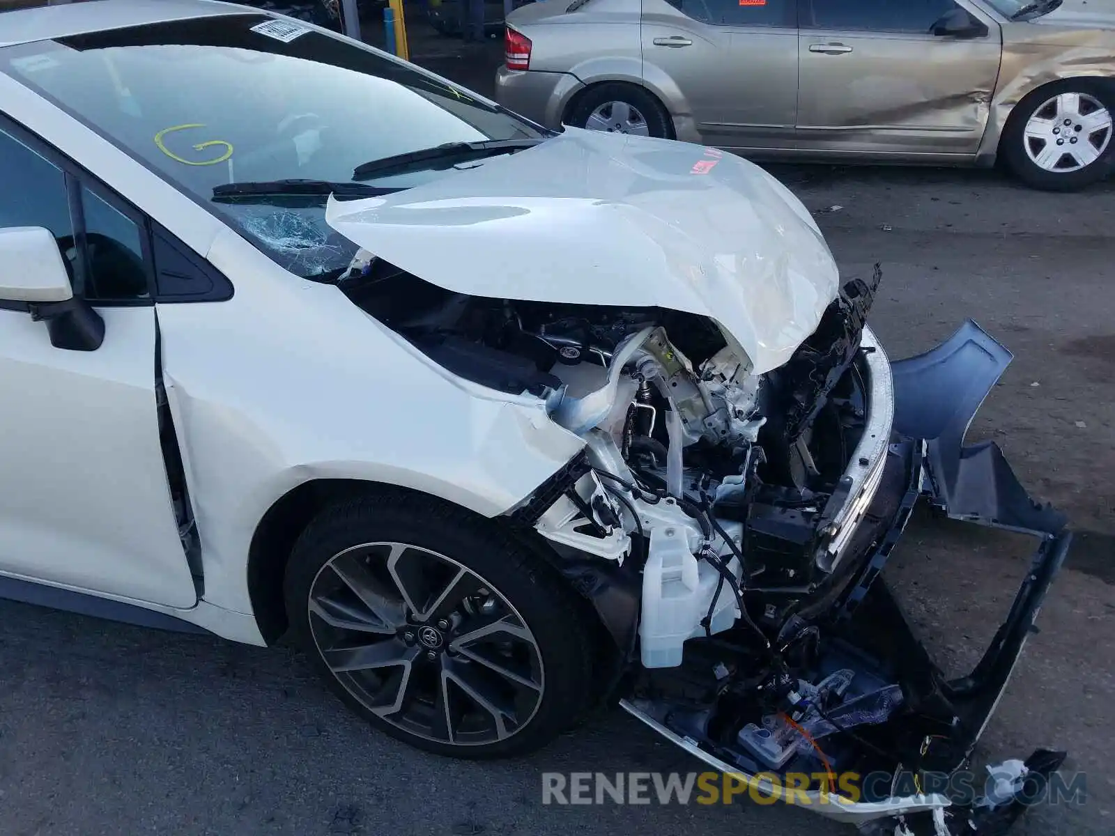 9 Photograph of a damaged car 5YFT4RCE0LP036469 TOYOTA COROLLA 2020