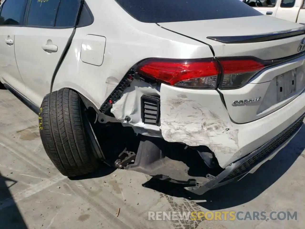 9 Photograph of a damaged car 5YFT4RCE0LP040201 TOYOTA COROLLA 2020