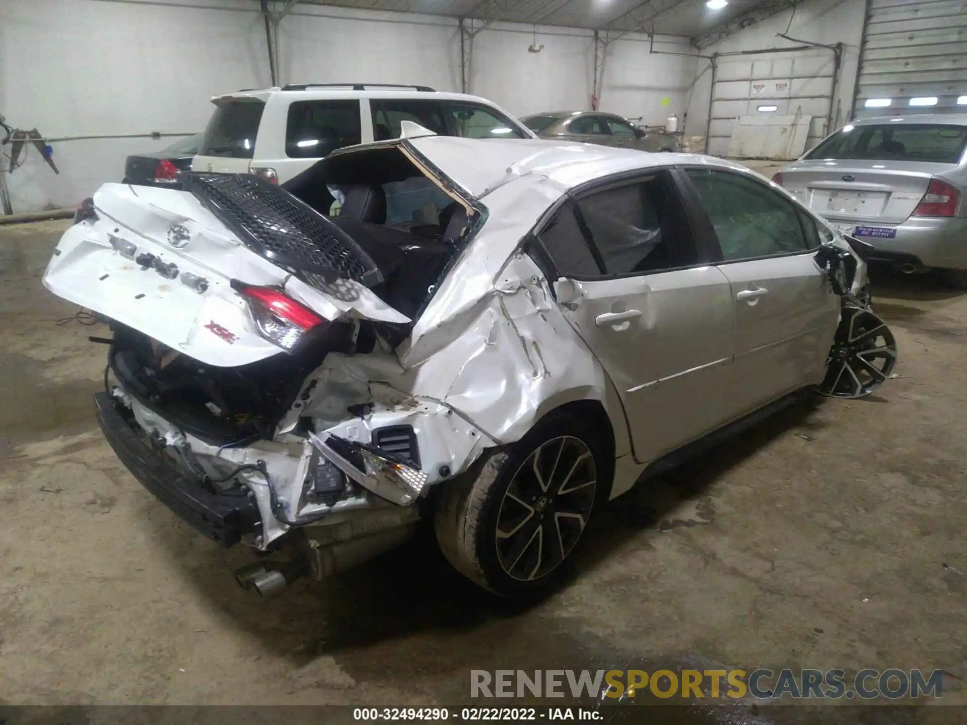 4 Photograph of a damaged car 5YFT4RCE0LP049920 TOYOTA COROLLA 2020