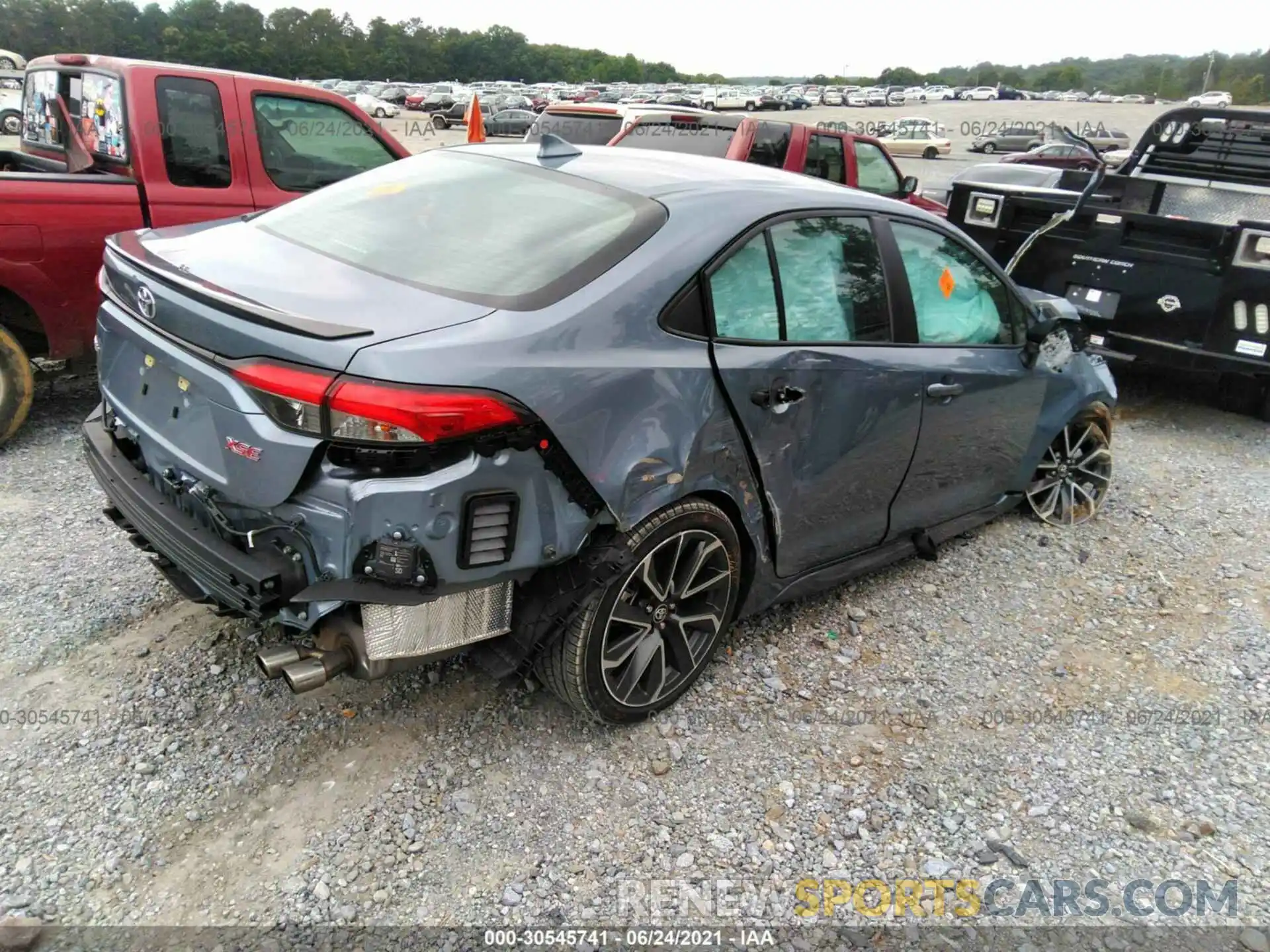 4 Photograph of a damaged car 5YFT4RCE0LP050677 TOYOTA COROLLA 2020