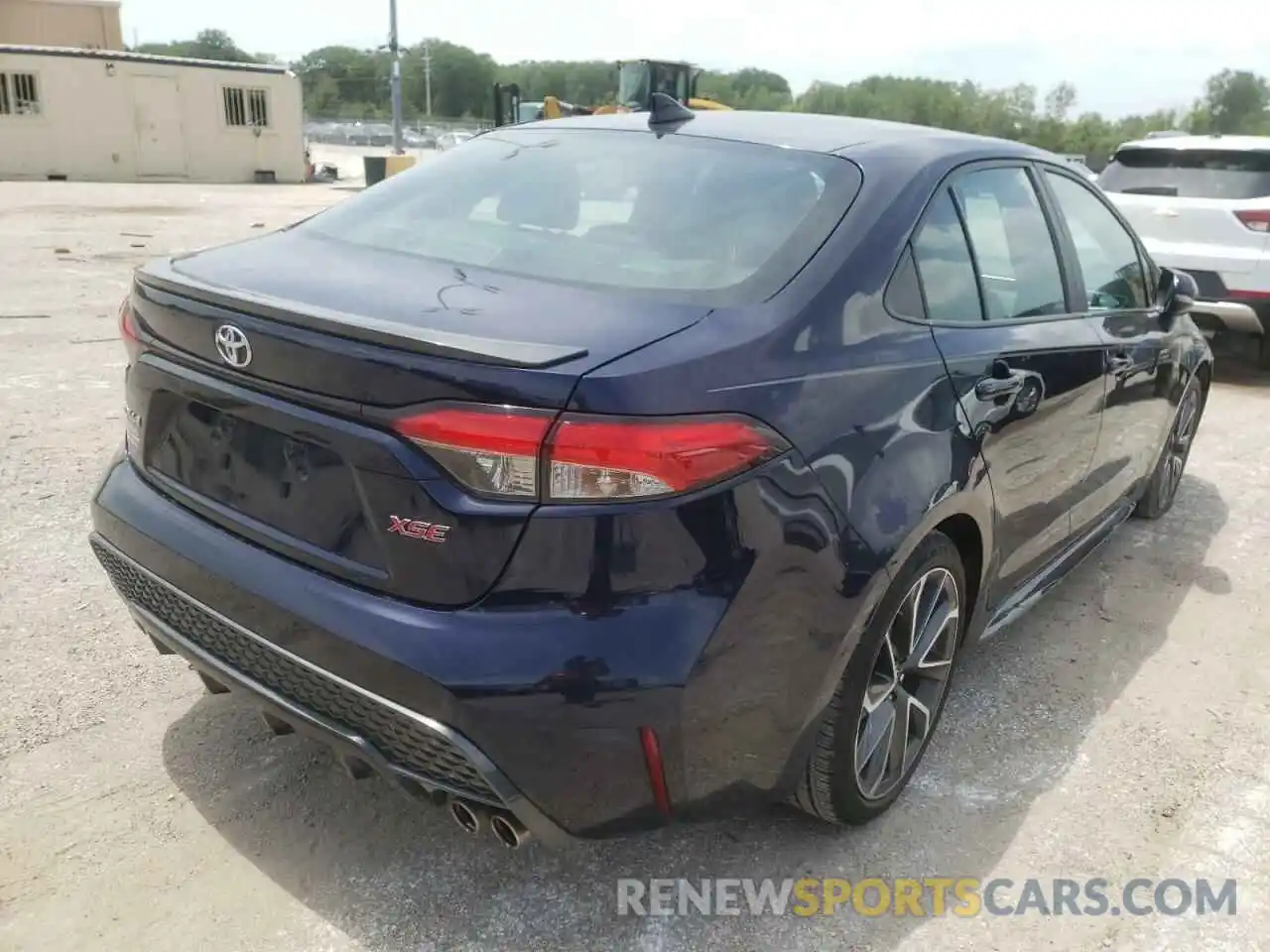 4 Photograph of a damaged car 5YFT4RCE1LP011337 TOYOTA COROLLA 2020