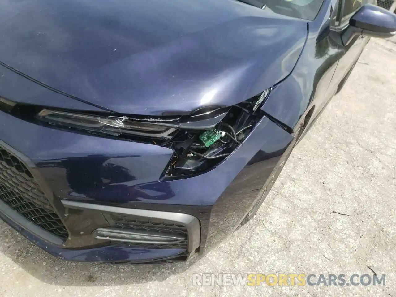 9 Photograph of a damaged car 5YFT4RCE1LP011337 TOYOTA COROLLA 2020