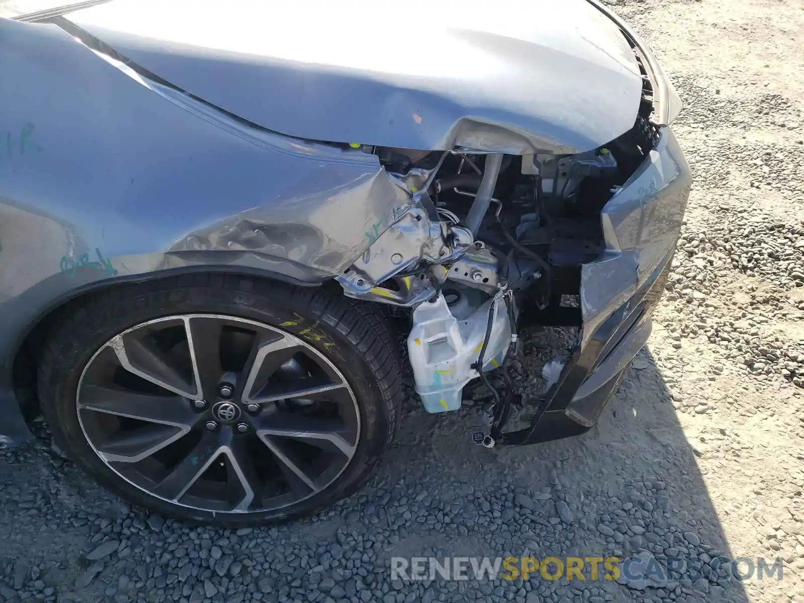 9 Photograph of a damaged car 5YFT4RCE1LP039865 TOYOTA COROLLA 2020