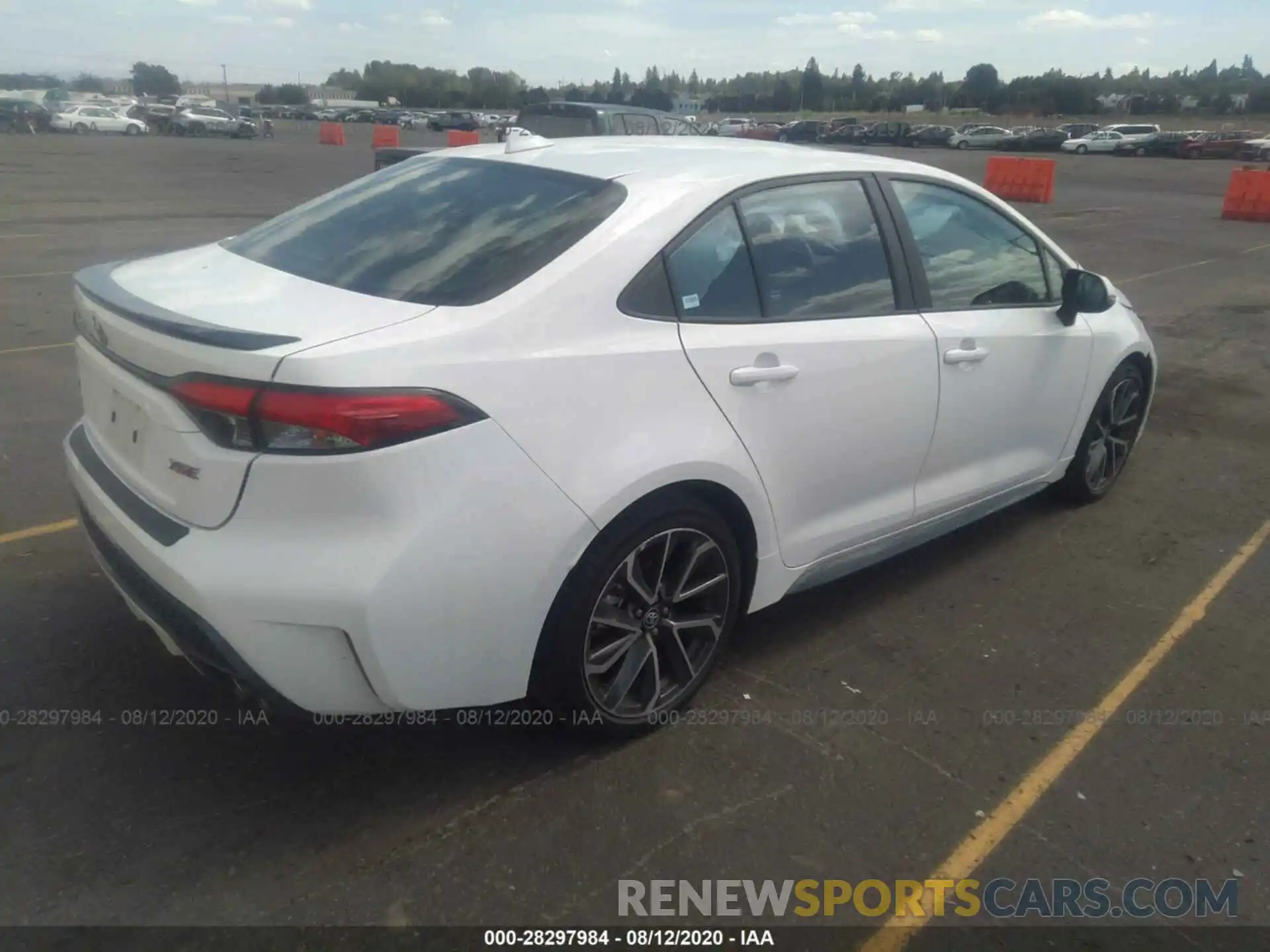 4 Photograph of a damaged car 5YFT4RCE2LP009466 TOYOTA COROLLA 2020