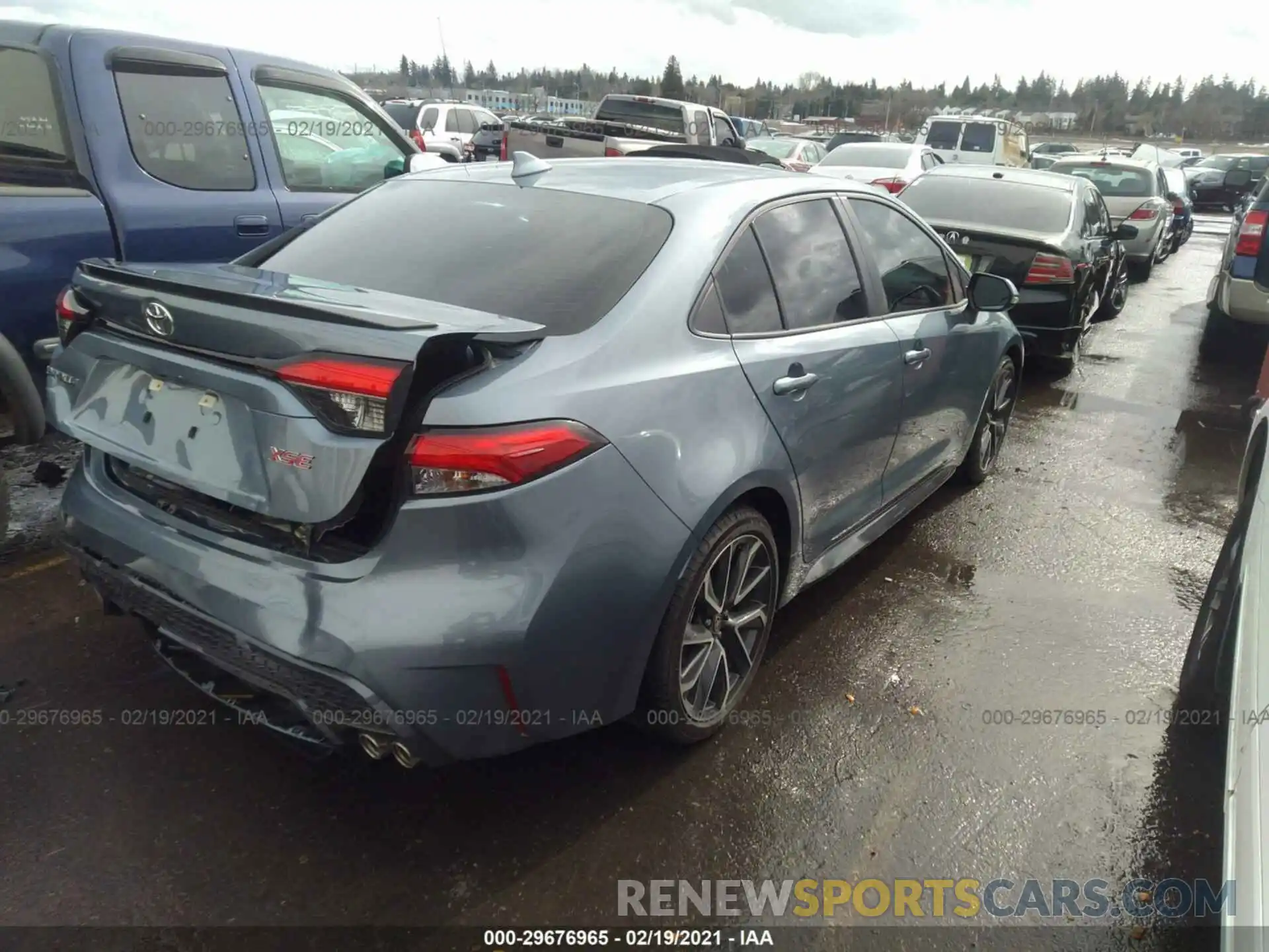 4 Photograph of a damaged car 5YFT4RCE2LP015719 TOYOTA COROLLA 2020