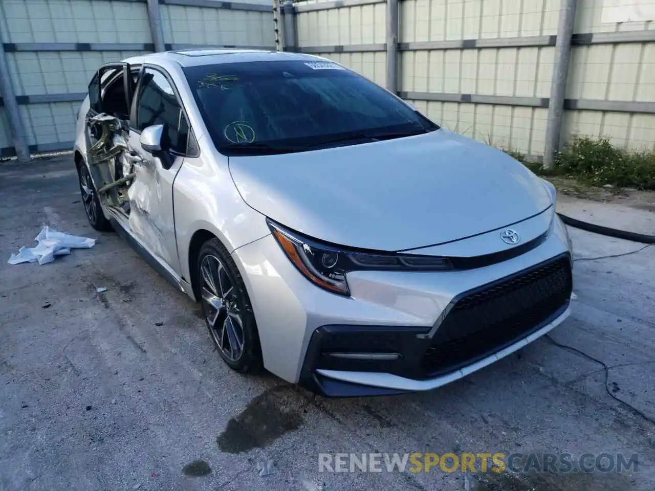 1 Photograph of a damaged car 5YFT4RCE2LP018247 TOYOTA COROLLA 2020