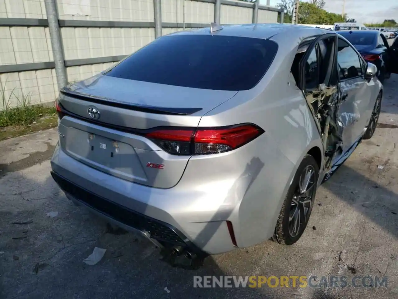 4 Photograph of a damaged car 5YFT4RCE2LP018247 TOYOTA COROLLA 2020