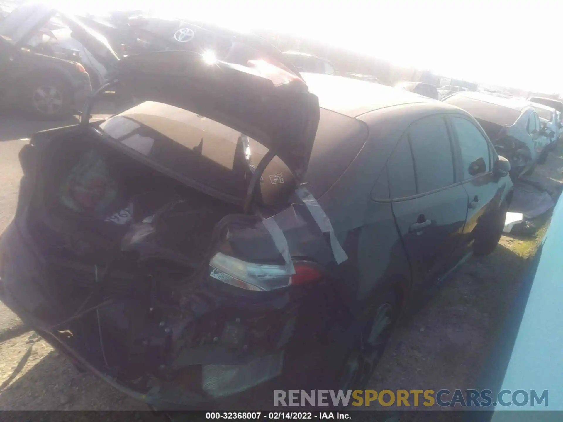 4 Photograph of a damaged car 5YFT4RCE2LP029295 TOYOTA COROLLA 2020