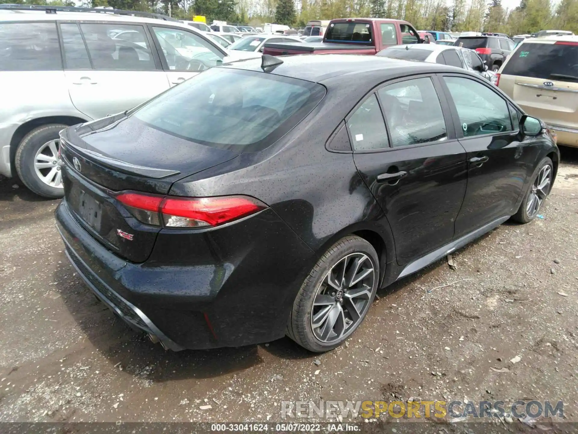 4 Photograph of a damaged car 5YFT4RCE3LP008617 TOYOTA COROLLA 2020