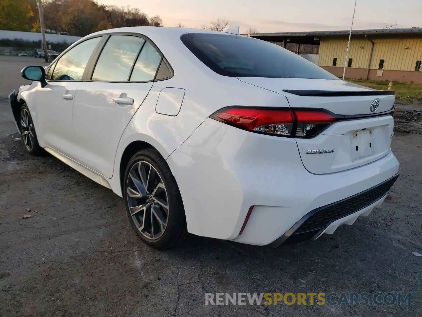 3 Photograph of a damaged car 5YFT4RCE3LP021108 TOYOTA COROLLA 2020