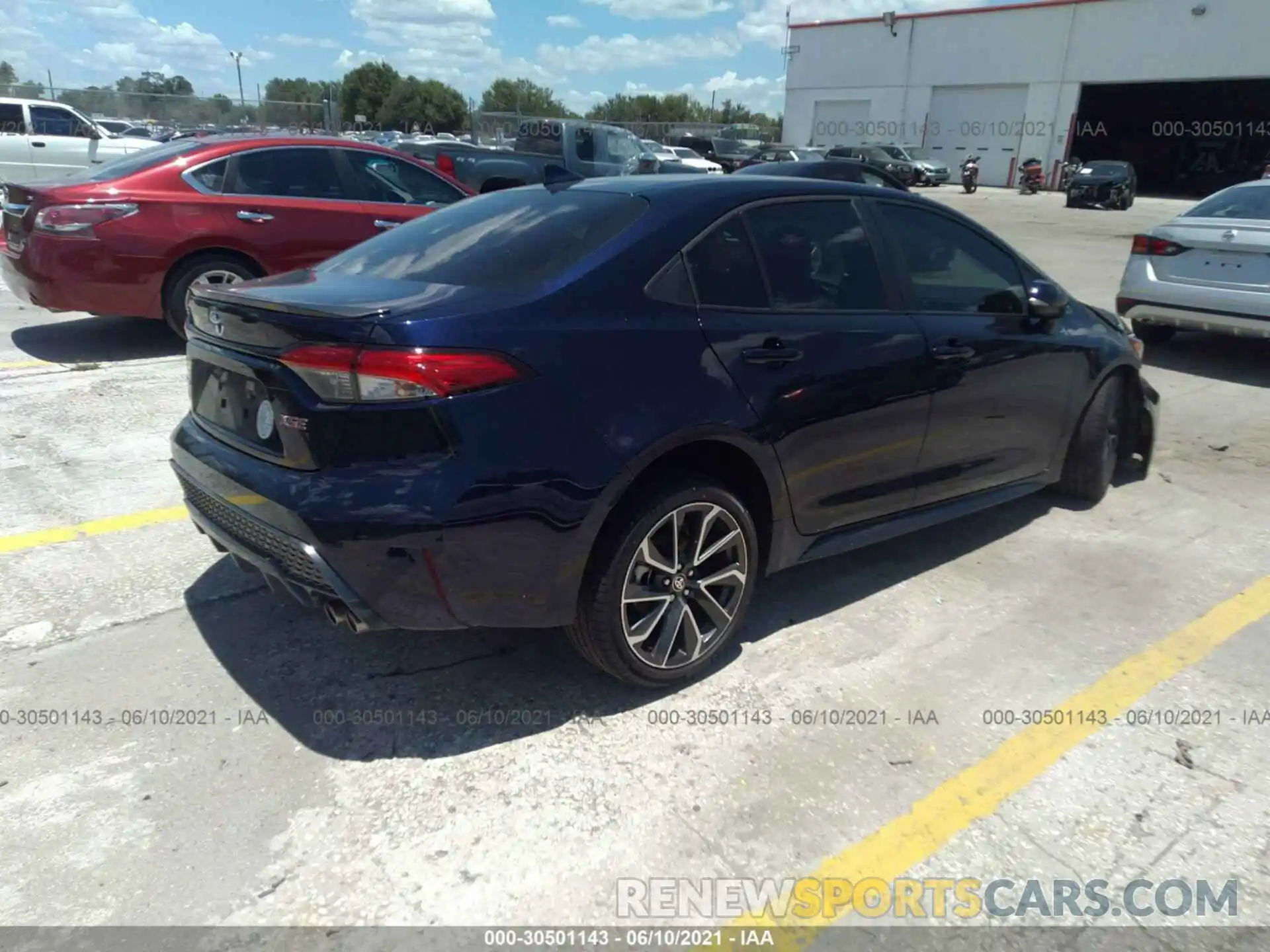 4 Photograph of a damaged car 5YFT4RCE3LP044081 TOYOTA COROLLA 2020