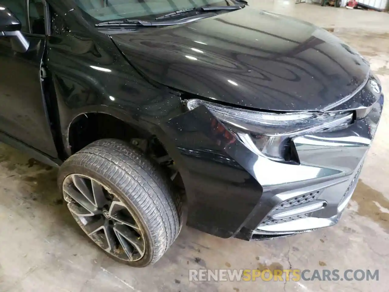 9 Photograph of a damaged car 5YFT4RCE3LP050253 TOYOTA COROLLA 2020