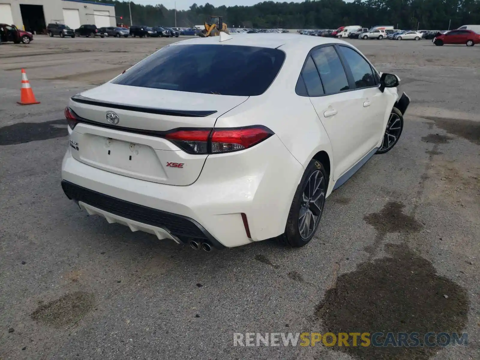 4 Photograph of a damaged car 5YFT4RCE4LP005693 TOYOTA COROLLA 2020