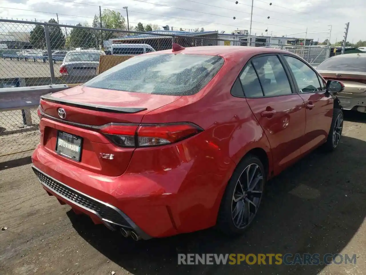 4 Photograph of a damaged car 5YFT4RCE5LP015598 TOYOTA COROLLA 2020