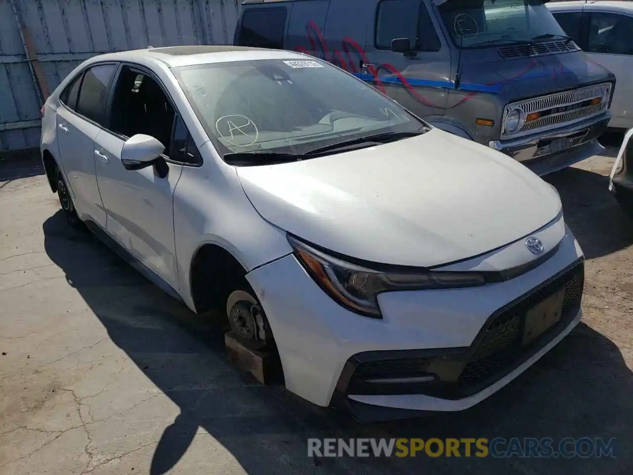 1 Photograph of a damaged car 5YFT4RCE5LP017674 TOYOTA COROLLA 2020