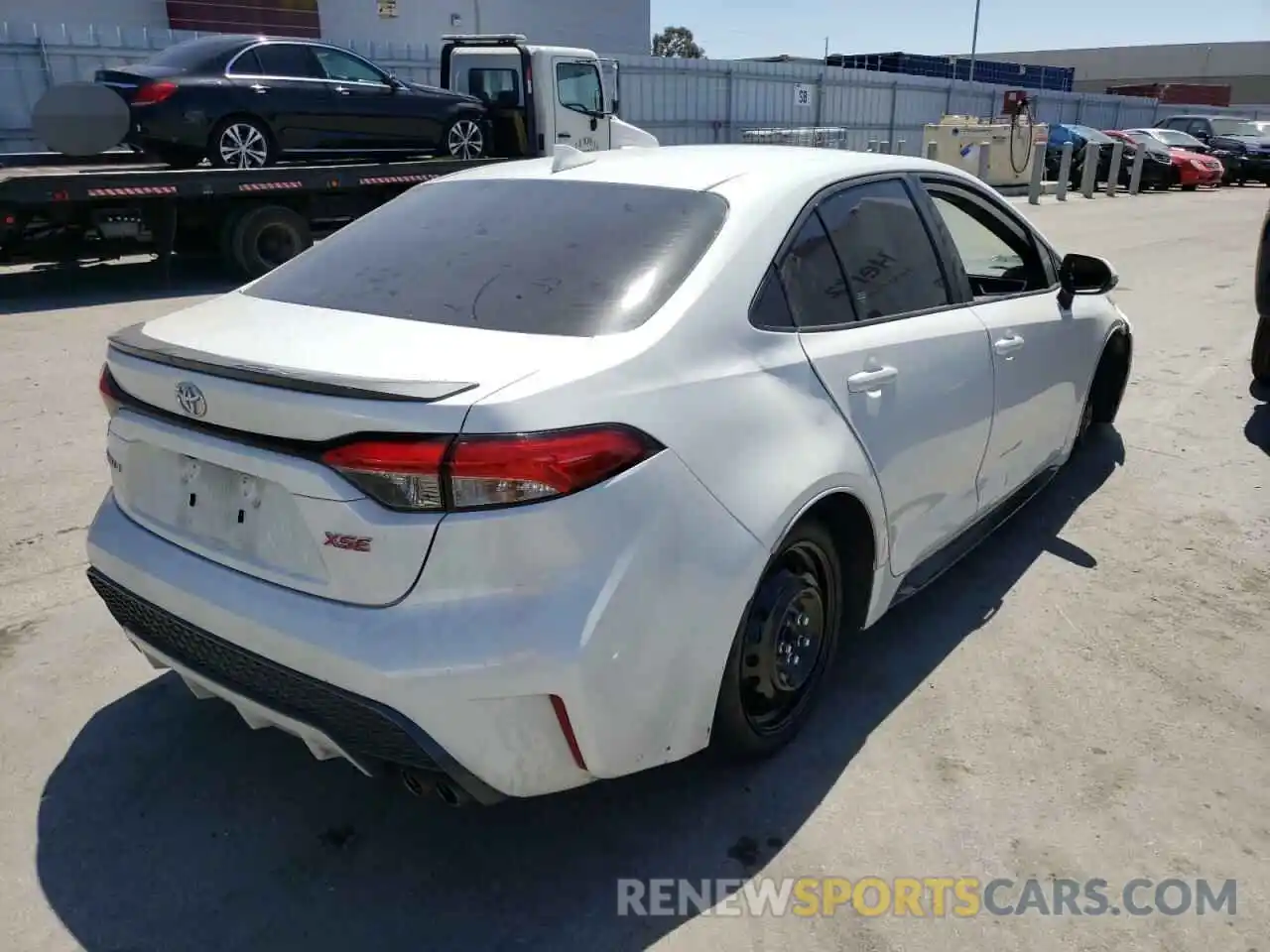 4 Photograph of a damaged car 5YFT4RCE5LP017674 TOYOTA COROLLA 2020