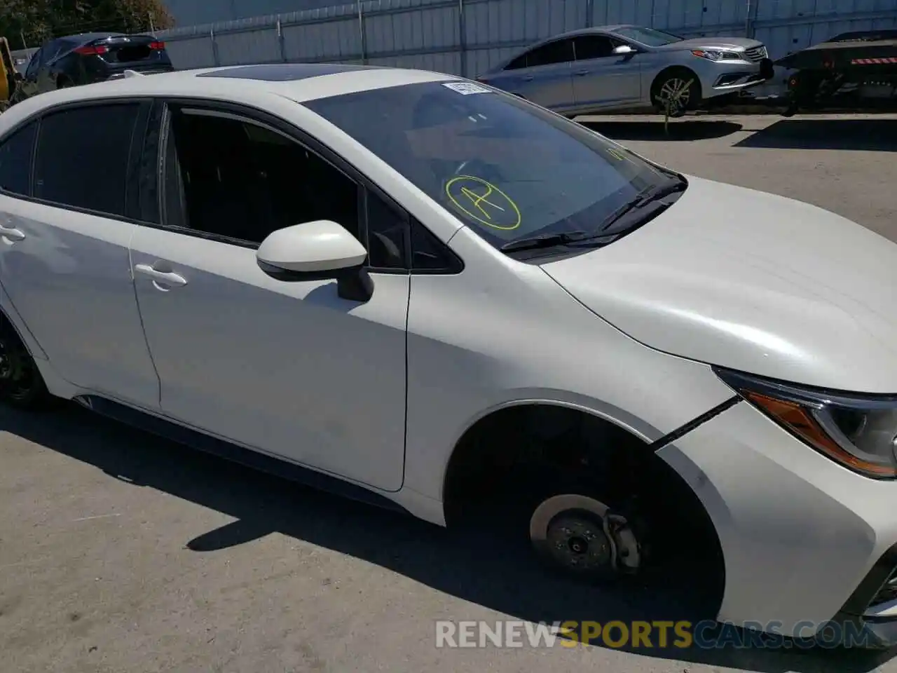 9 Photograph of a damaged car 5YFT4RCE5LP017674 TOYOTA COROLLA 2020