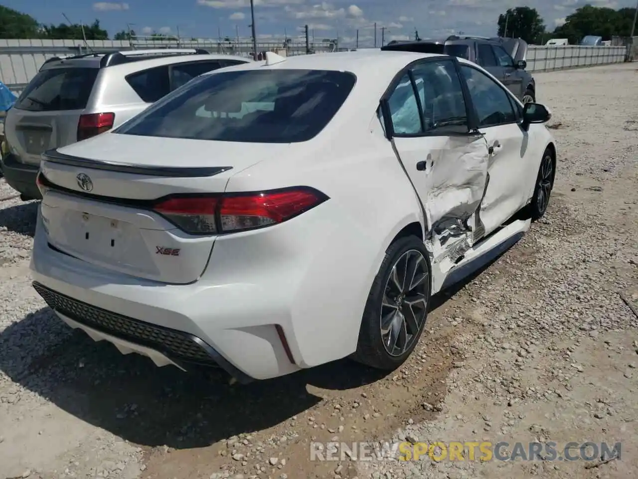 4 Photograph of a damaged car 5YFT4RCE5LP018565 TOYOTA COROLLA 2020