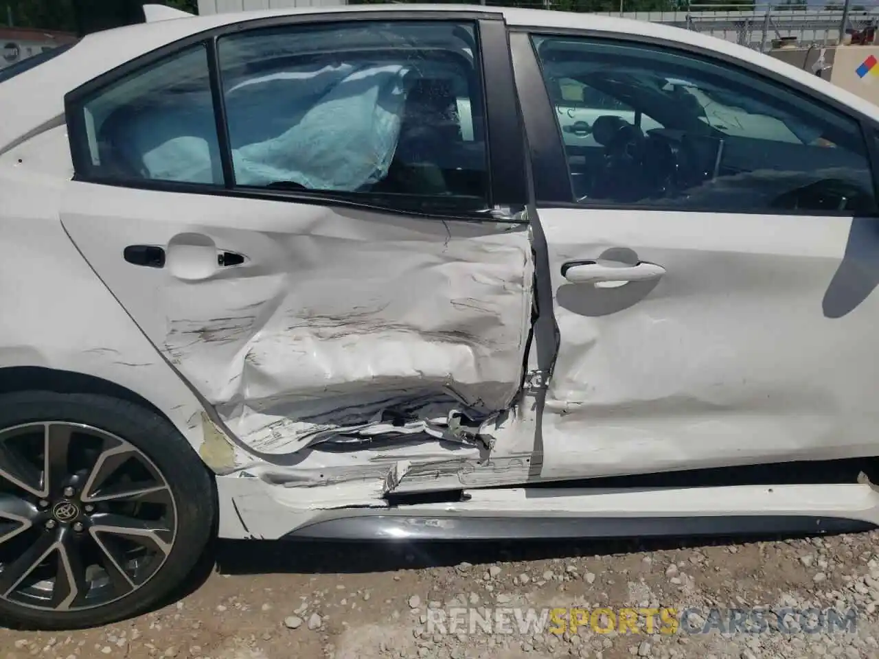 9 Photograph of a damaged car 5YFT4RCE5LP018565 TOYOTA COROLLA 2020