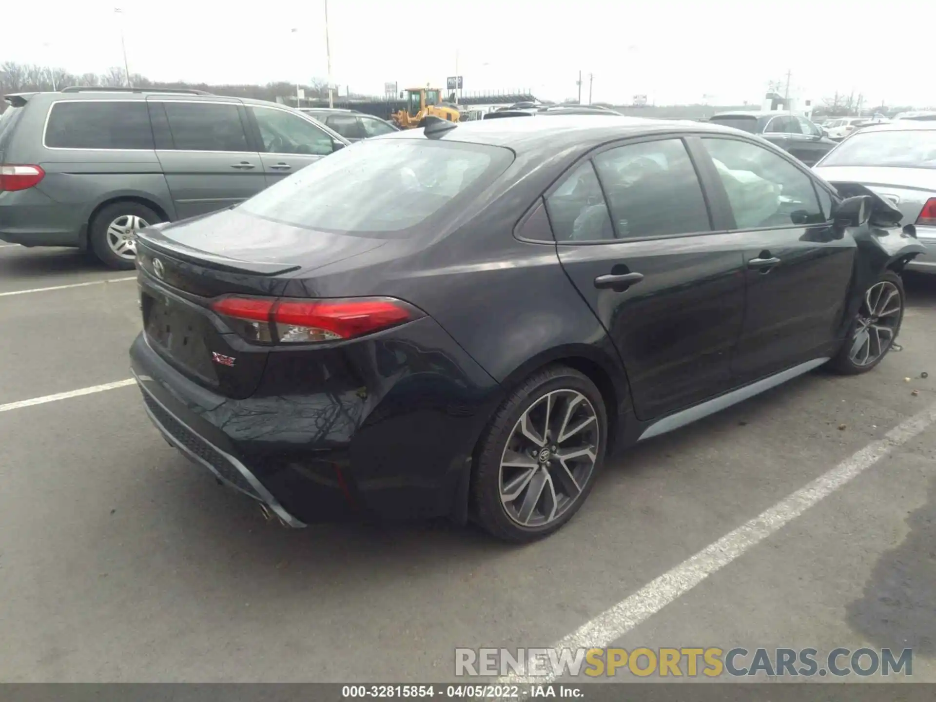 4 Photograph of a damaged car 5YFT4RCE5LP029436 TOYOTA COROLLA 2020