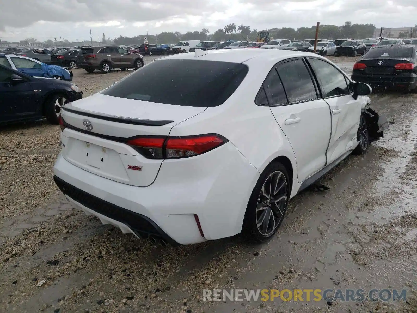 4 Photograph of a damaged car 5YFT4RCE5LP034507 TOYOTA COROLLA 2020