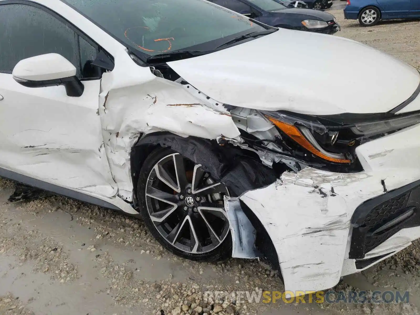 9 Photograph of a damaged car 5YFT4RCE5LP034507 TOYOTA COROLLA 2020