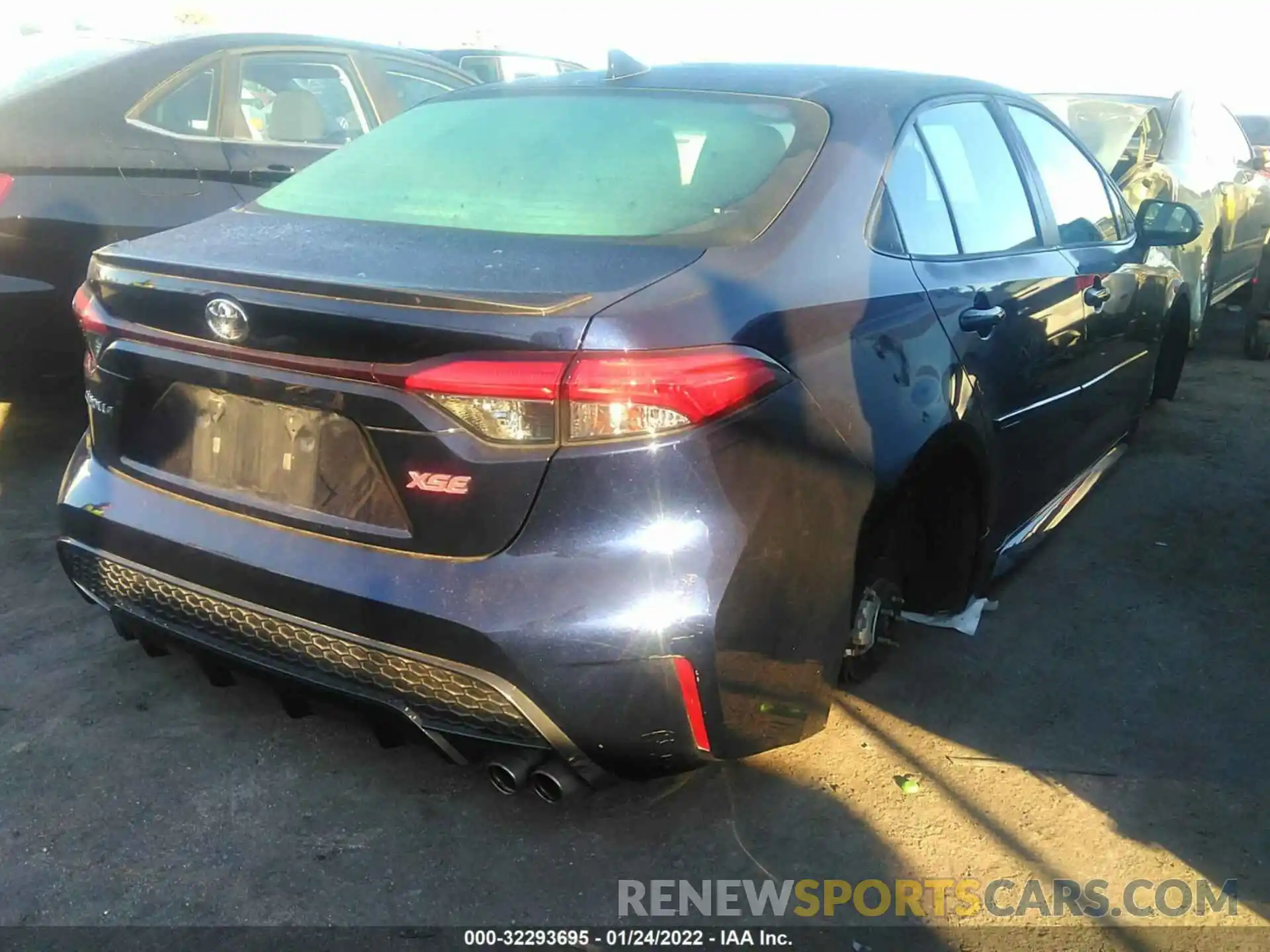 4 Photograph of a damaged car 5YFT4RCE6LP006604 TOYOTA COROLLA 2020