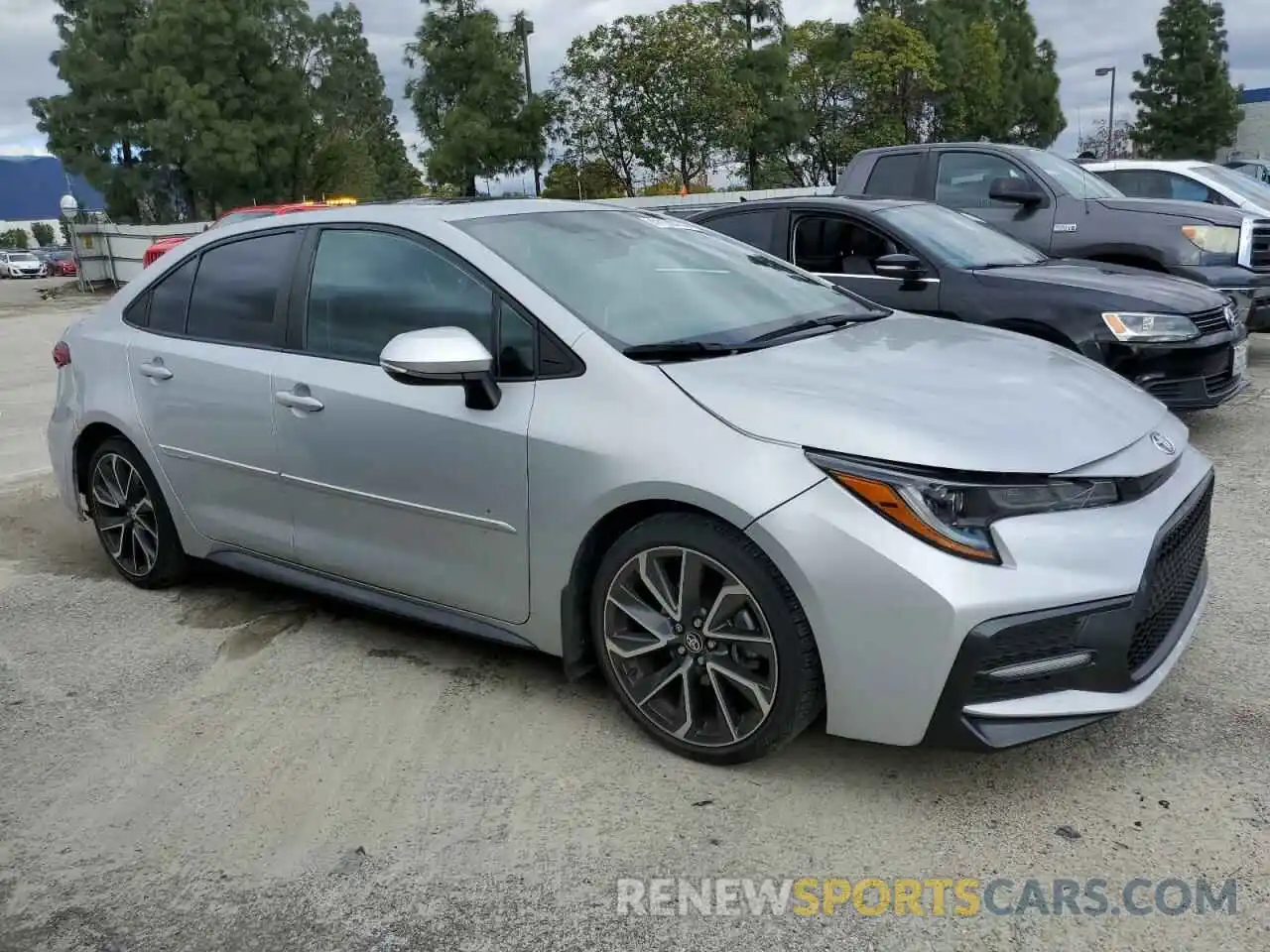 4 Photograph of a damaged car 5YFT4RCE6LP030403 TOYOTA COROLLA 2020