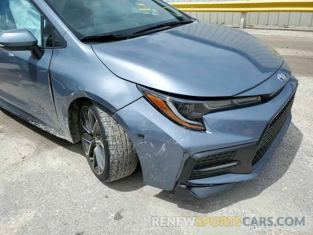 9 Photograph of a damaged car 5YFT4RCE6LP036864 TOYOTA COROLLA 2020