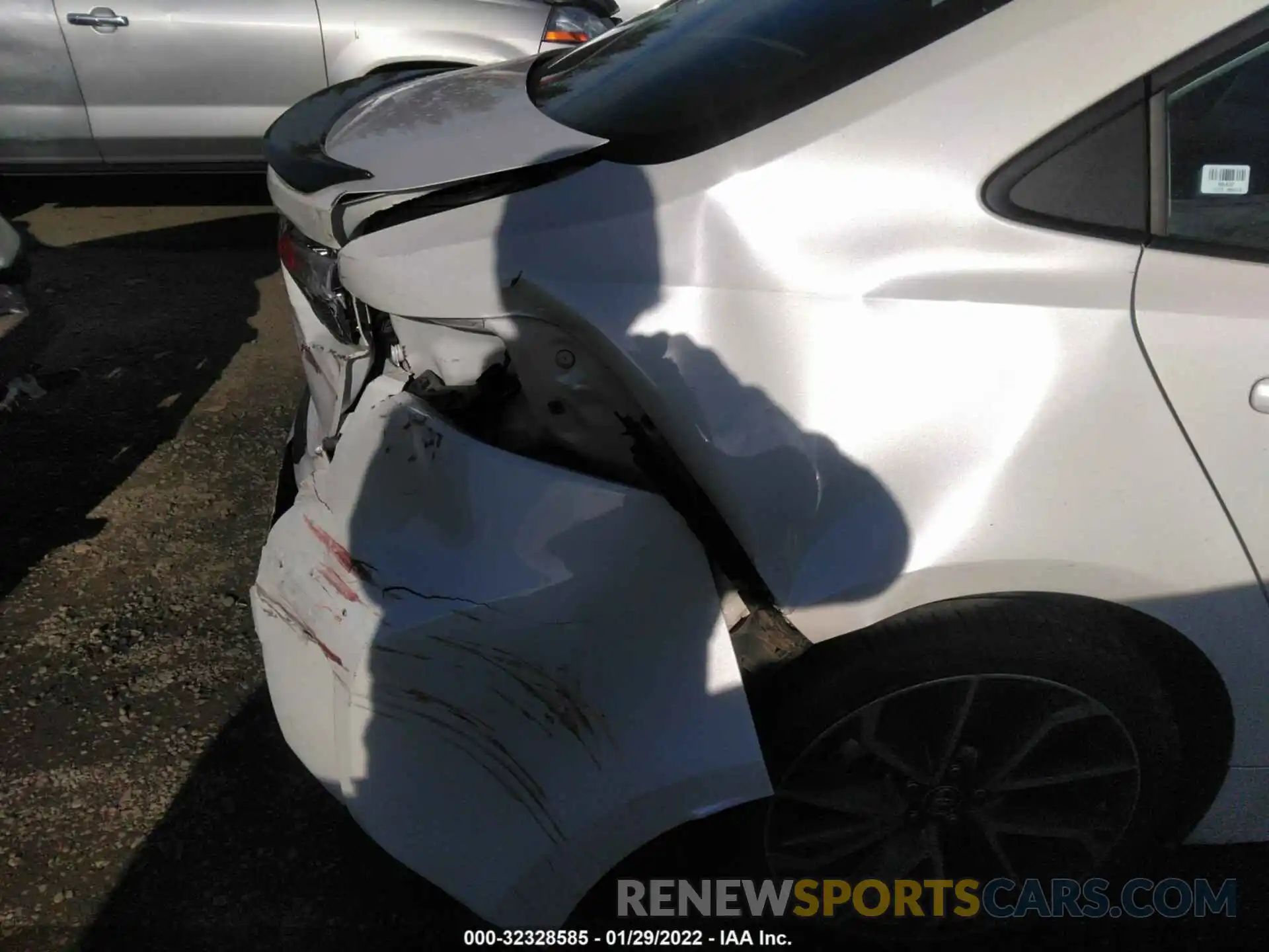 6 Photograph of a damaged car 5YFT4RCE6LP043345 TOYOTA COROLLA 2020