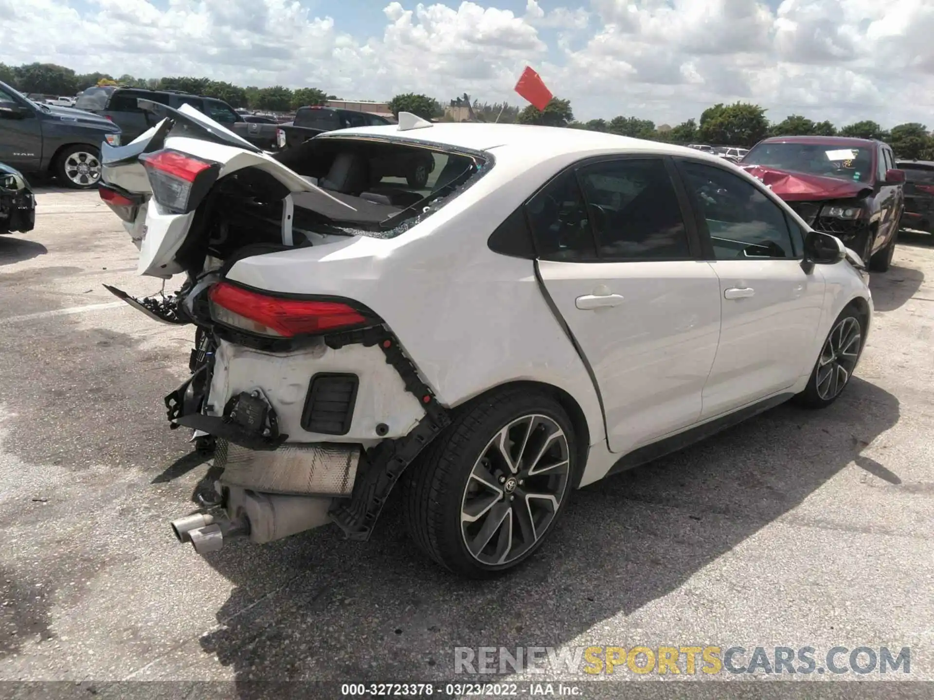 4 Photograph of a damaged car 5YFT4RCE7LP023136 TOYOTA COROLLA 2020