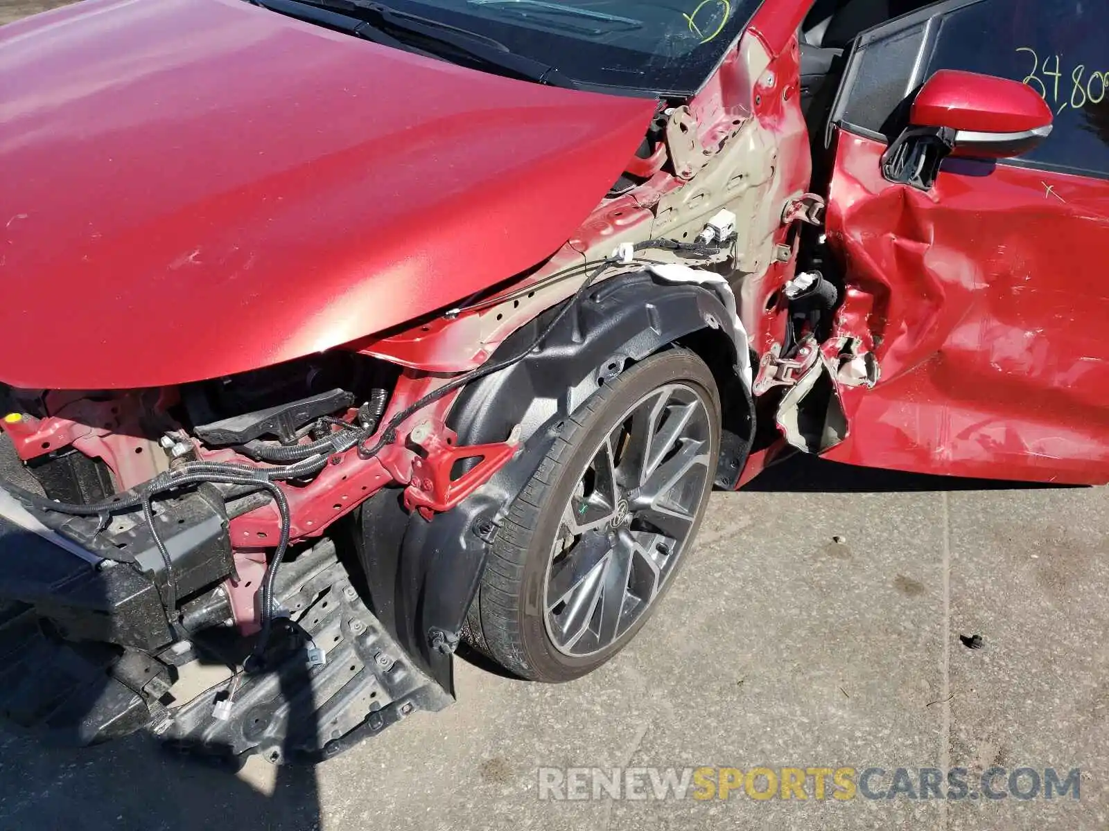 9 Photograph of a damaged car 5YFT4RCE7LP035531 TOYOTA COROLLA 2020