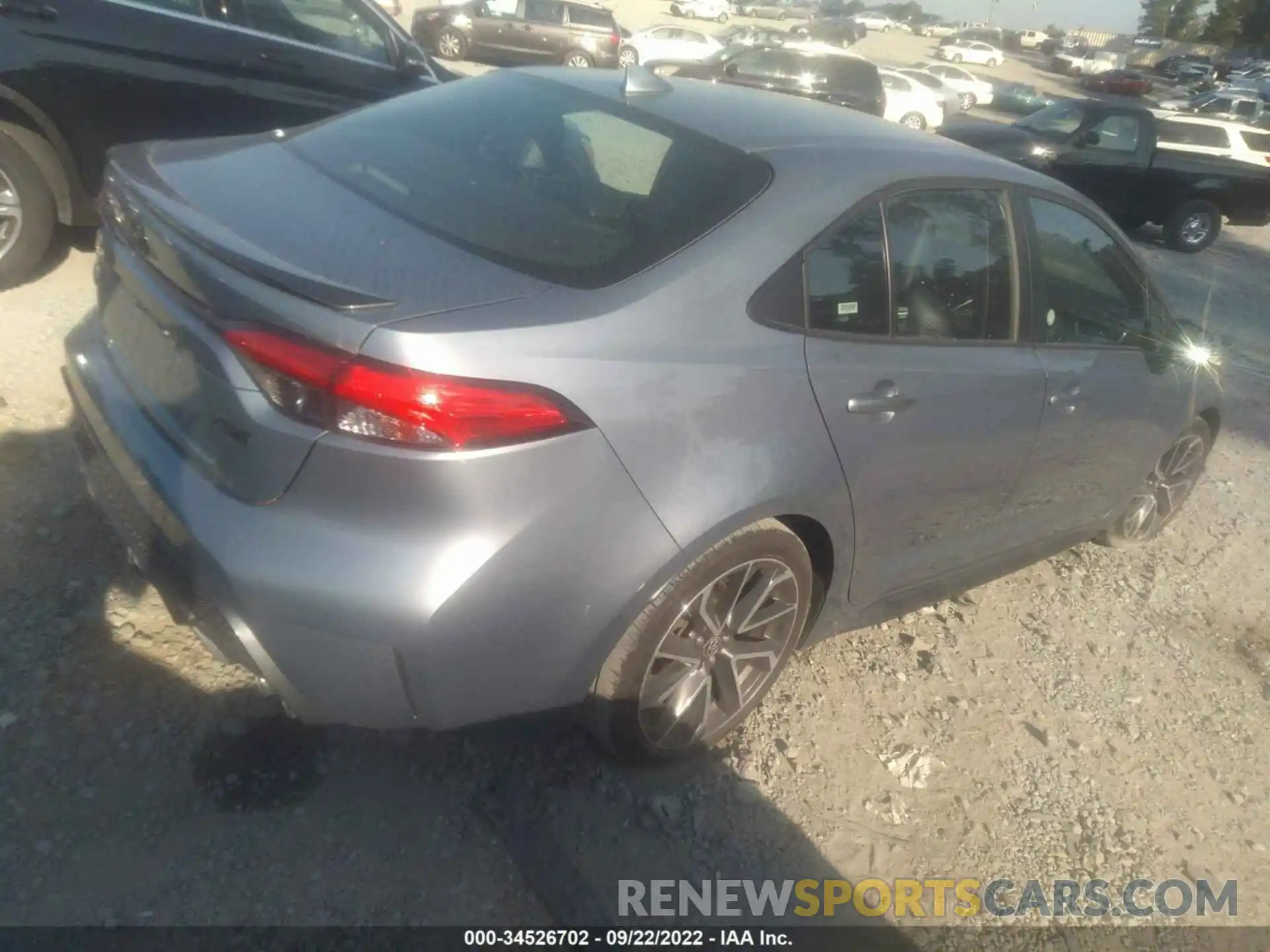 4 Photograph of a damaged car 5YFT4RCE8LP026126 TOYOTA COROLLA 2020