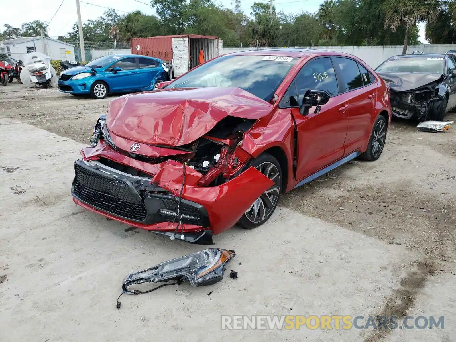 2 Photograph of a damaged car 5YFT4RCE9LP036826 TOYOTA COROLLA 2020
