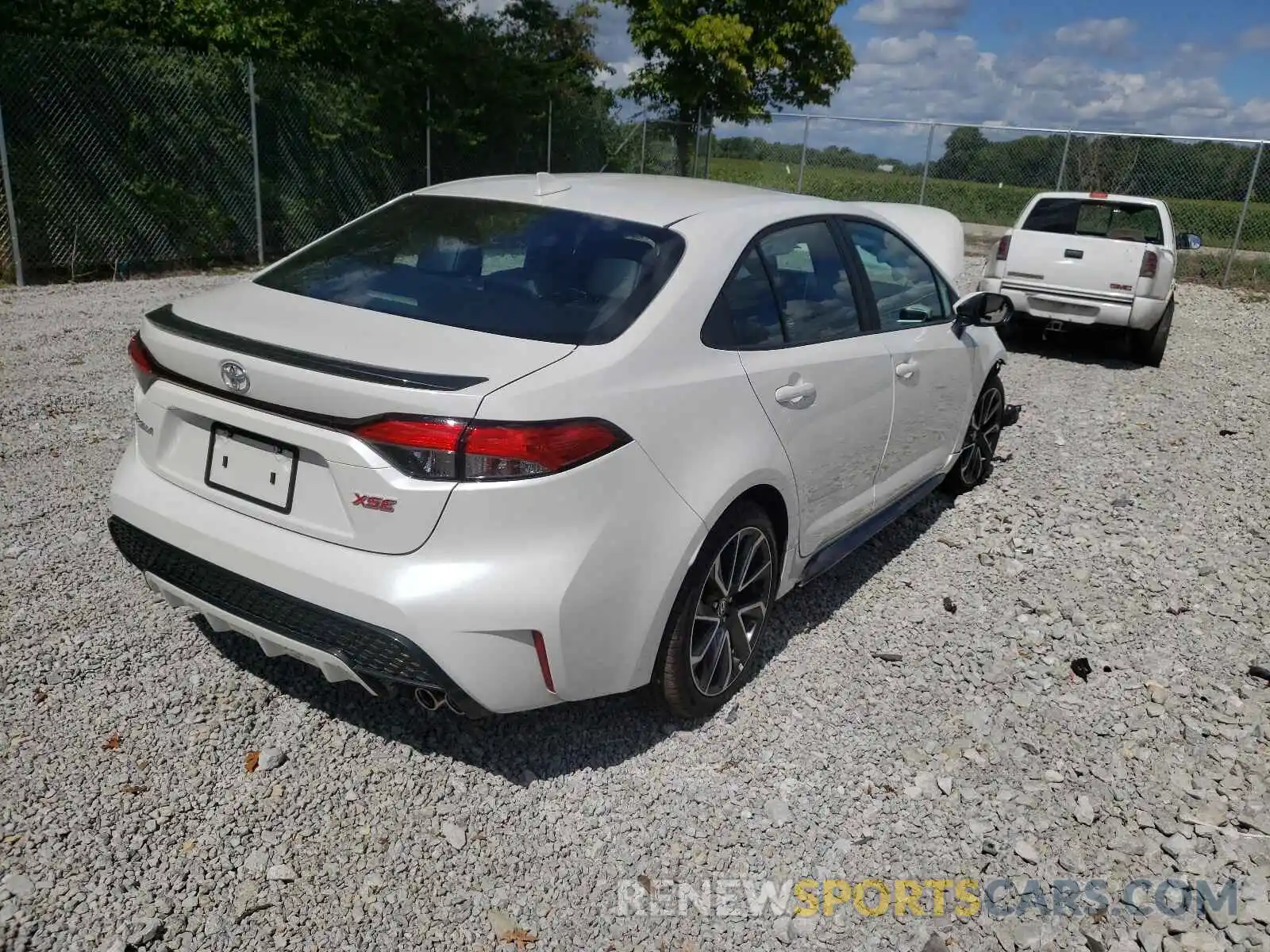 4 Photograph of a damaged car 5YFT4RCE9LP038642 TOYOTA COROLLA 2020