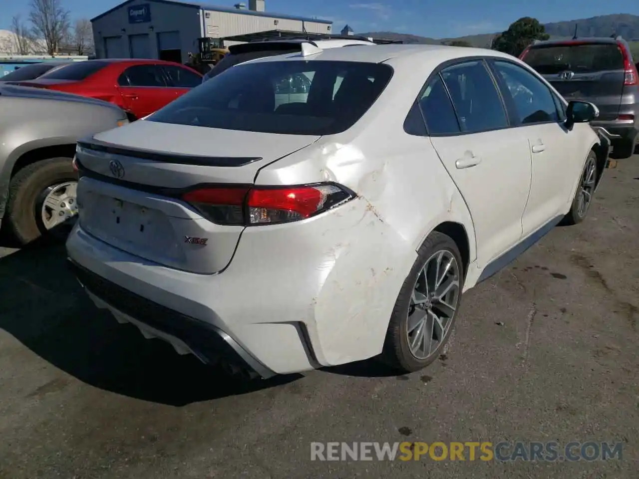 4 Photograph of a damaged car 5YFT4RCEXLP040447 TOYOTA COROLLA 2020