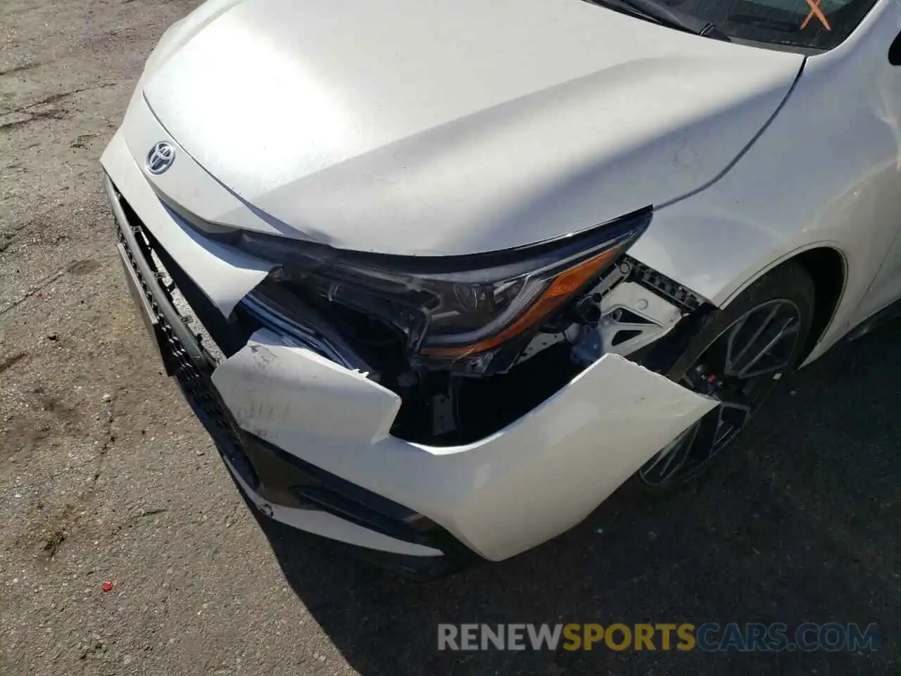 9 Photograph of a damaged car 5YFT4RCEXLP040447 TOYOTA COROLLA 2020