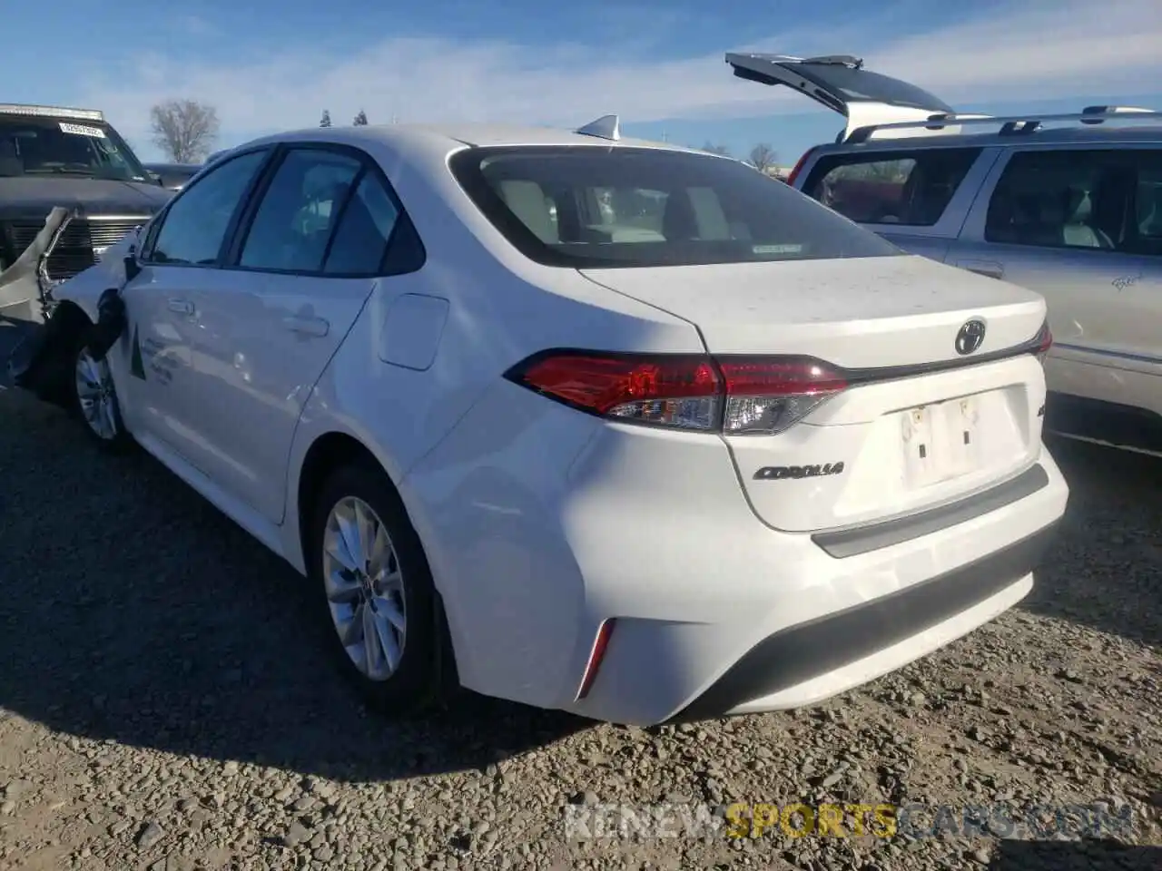 3 Photograph of a damaged car 5YFVPRAE1LP137376 TOYOTA COROLLA 2020