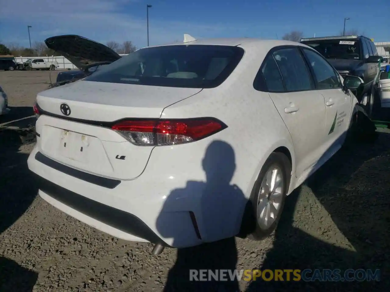 4 Photograph of a damaged car 5YFVPRAE1LP137376 TOYOTA COROLLA 2020