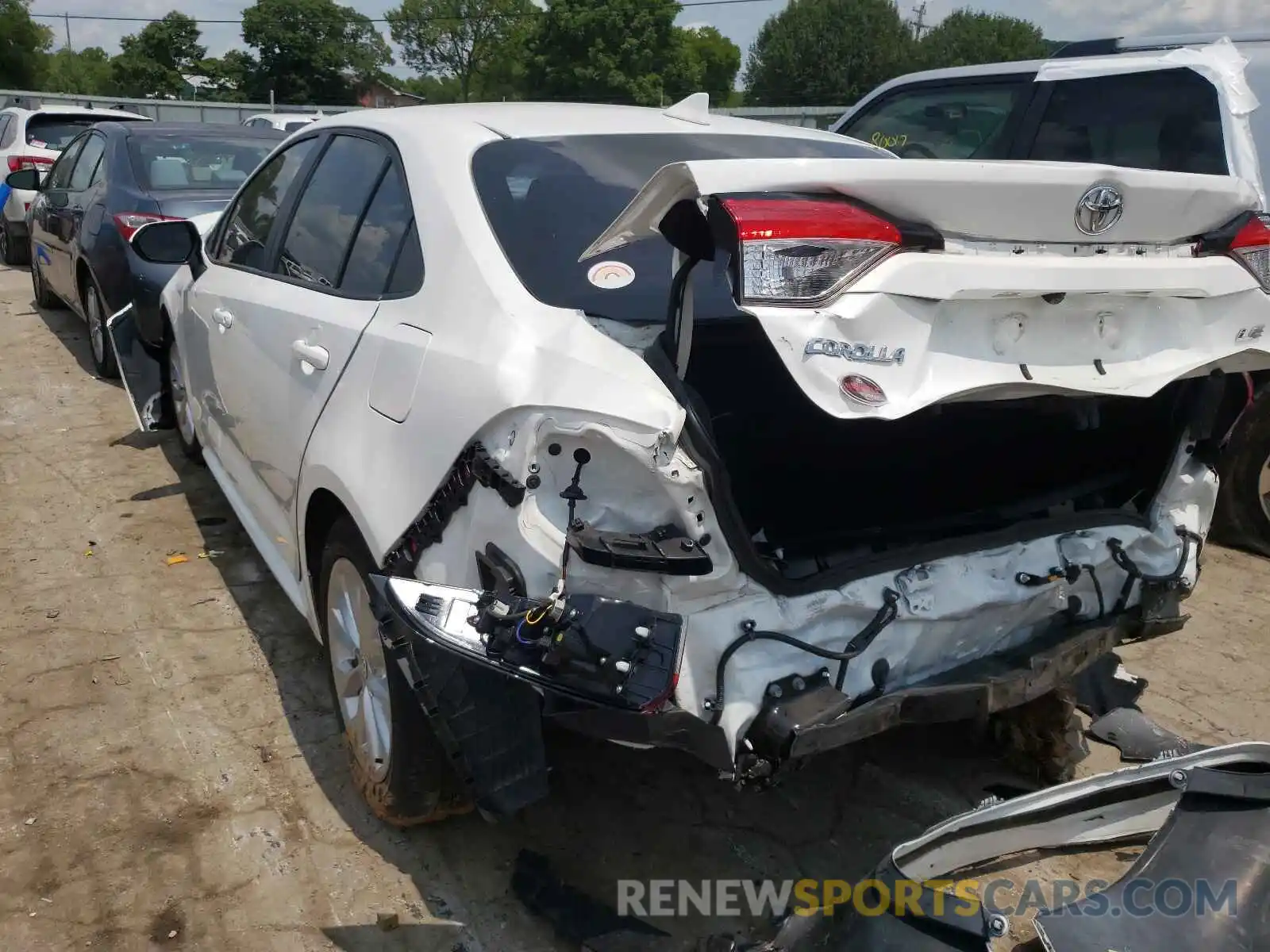 3 Photograph of a damaged car 5YFVPRAE3LP072501 TOYOTA COROLLA 2020