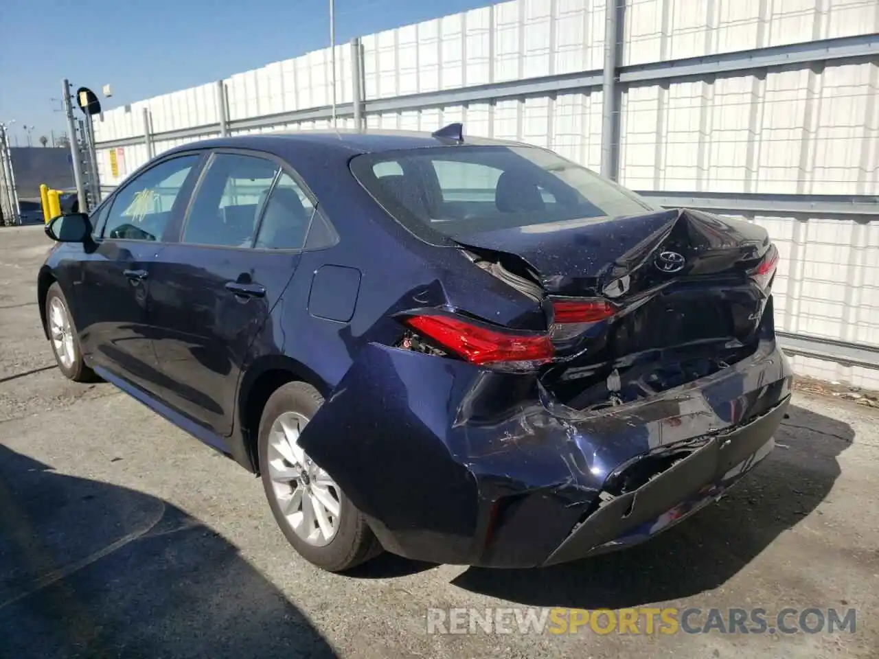 3 Photograph of a damaged car 5YFVPRAE3LP137945 TOYOTA COROLLA 2020